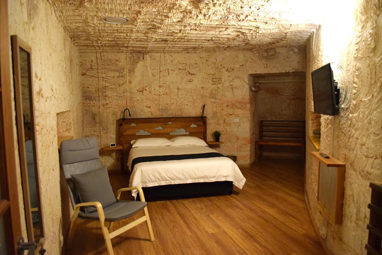 Dug Out B&B Coober Pedy Exterior foto